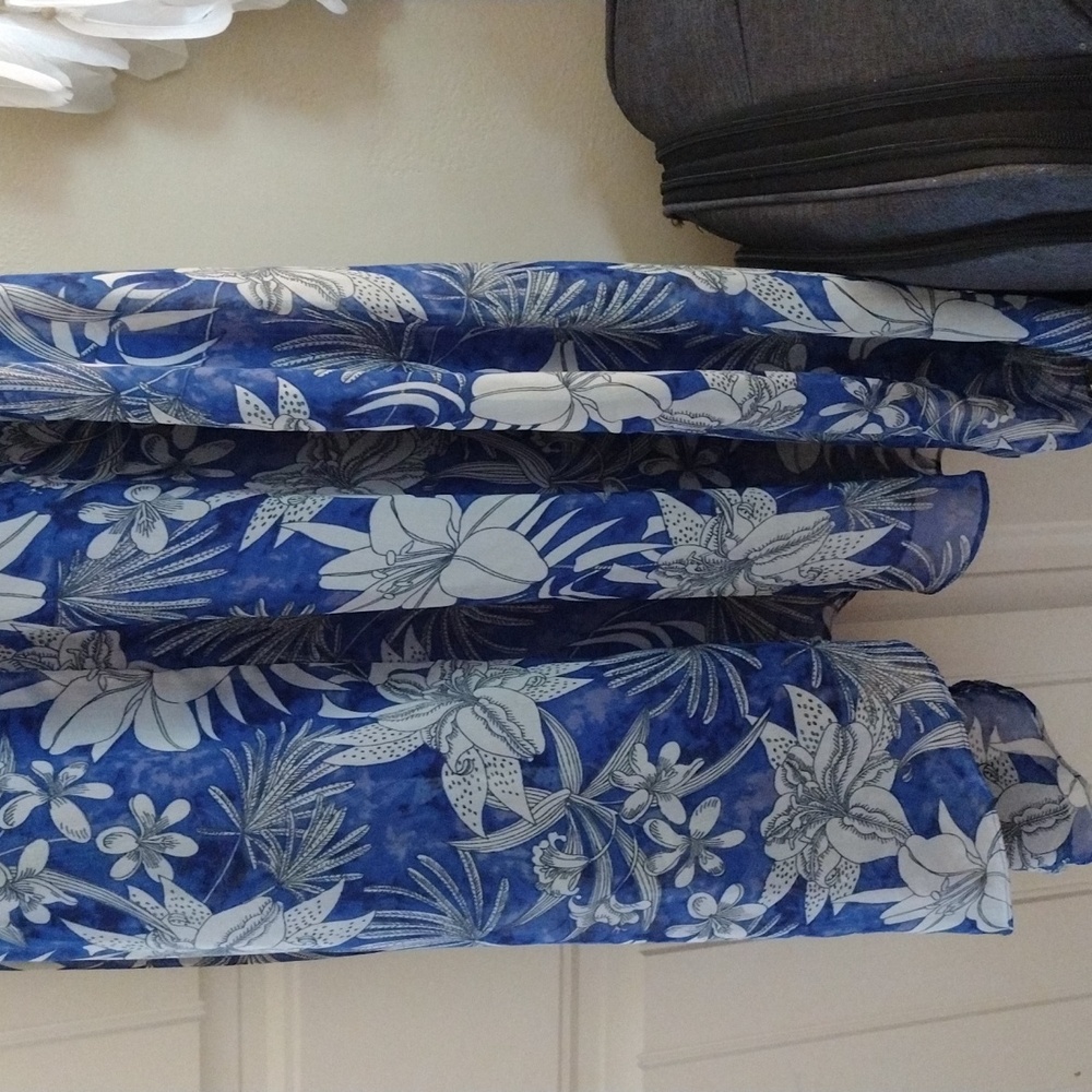Clothes - Picture 2 of 4